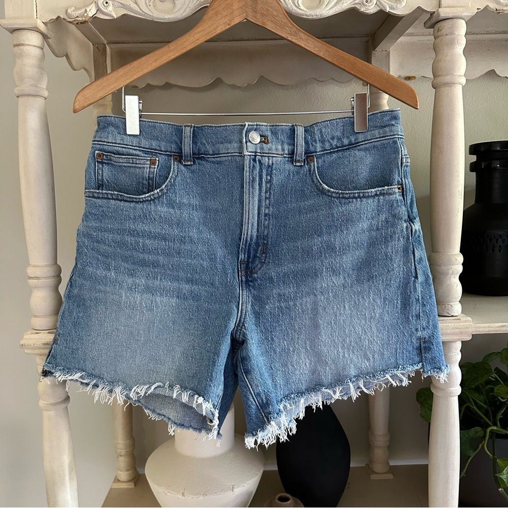 Madewell The Perfect Vintage Mid-Length Jean Short in Drummond Wash (29)